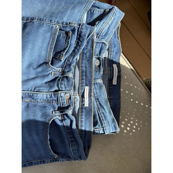 Levi's Women's 314 Shaping Straight Jeans 31 Size ** Bundle Of Two** - Picture 5 of 6